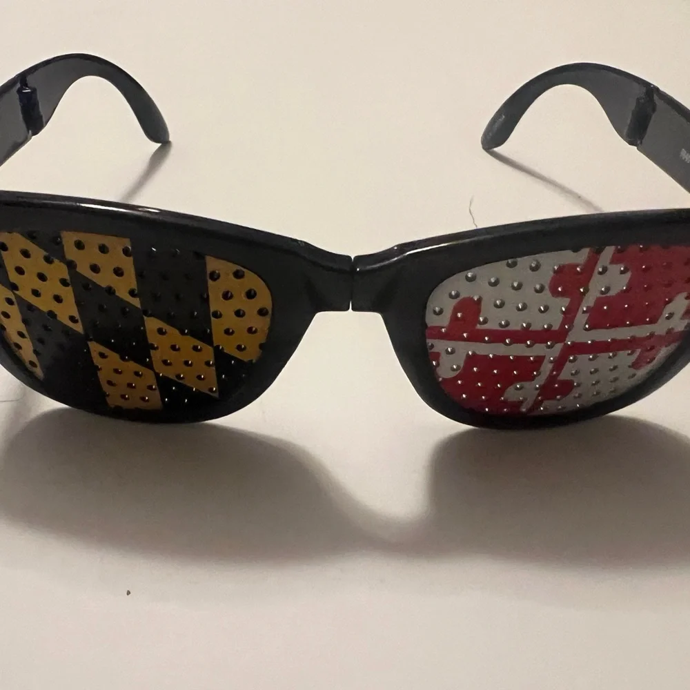 10 pairs of Maryland flag folding sunglasses. Game, tailgating, groomsmen gifts